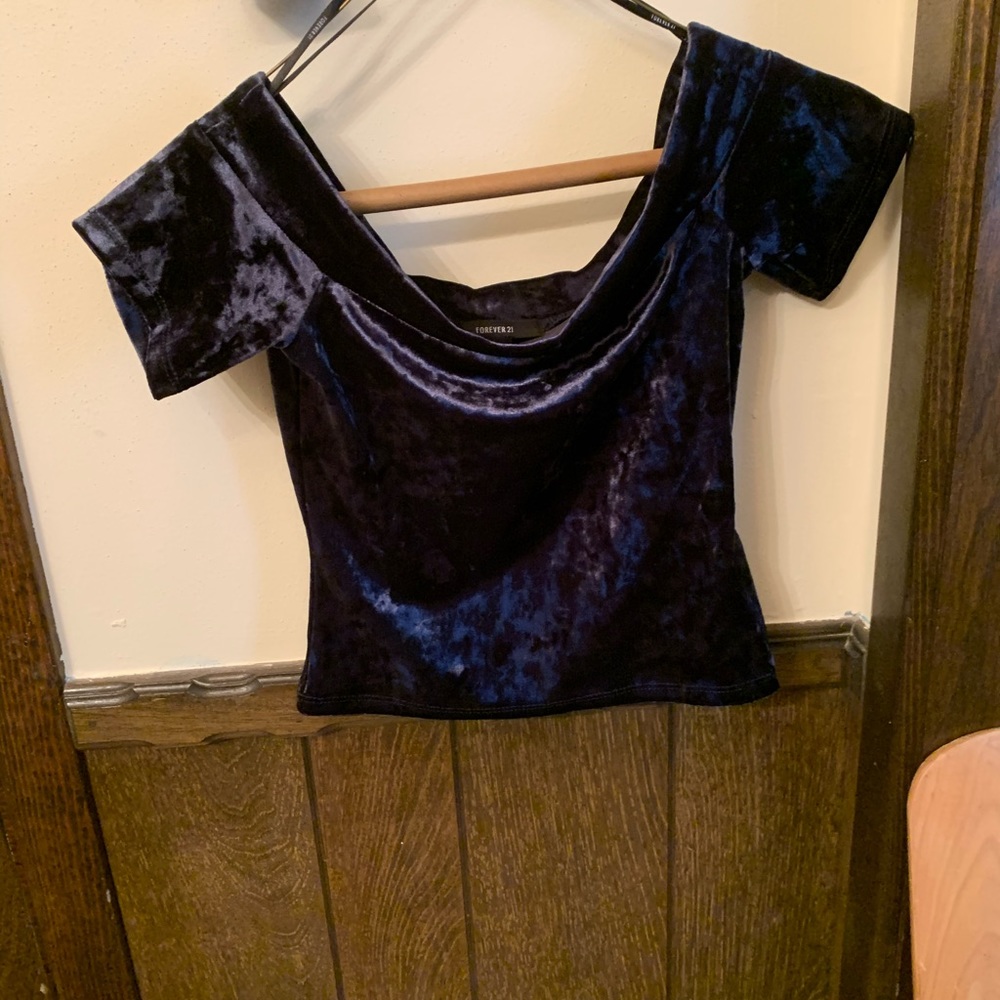 Cropped velvet shirt